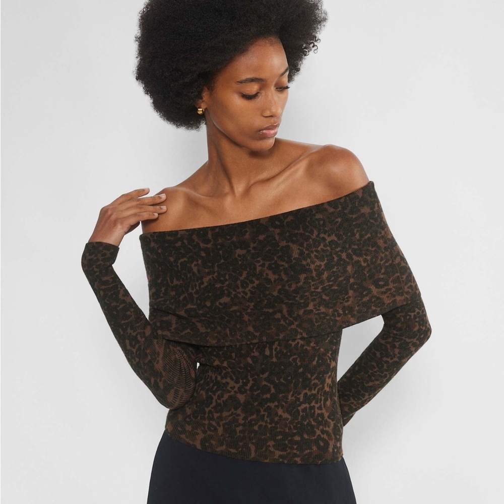 NWT Aritzia Wilfred Nola Off Shoulder Sweater